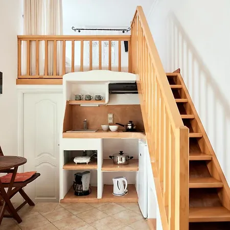 Garifalakis House * Pollonia