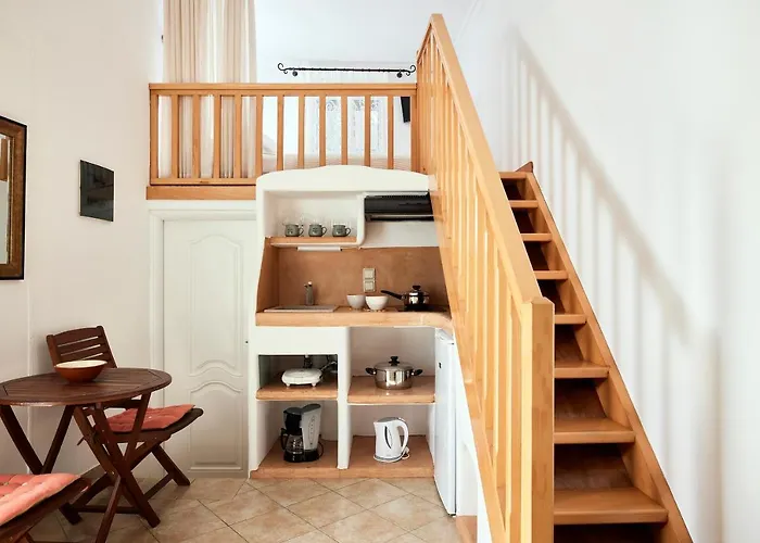 Garifalakis House * Pollonia